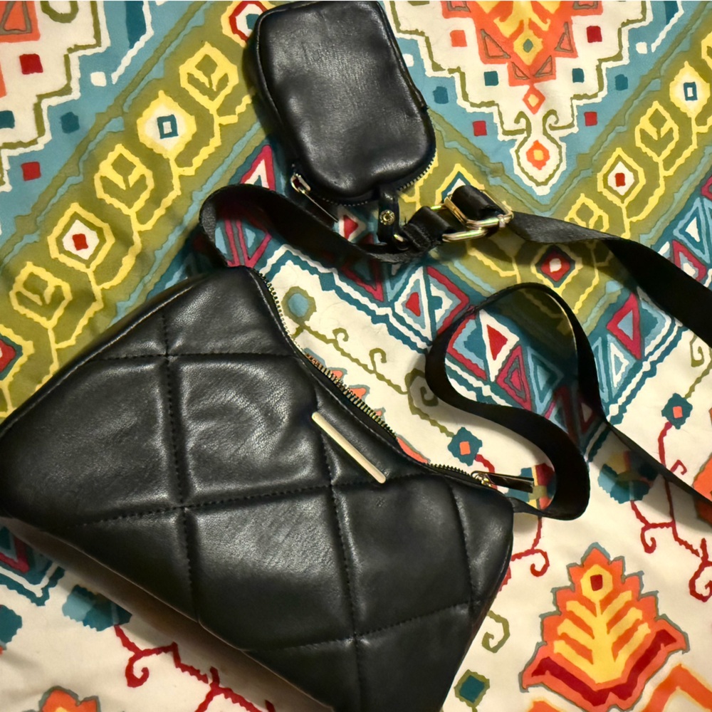 Forever 21 Elegant Black Quilted Women's Crossbody Bag!